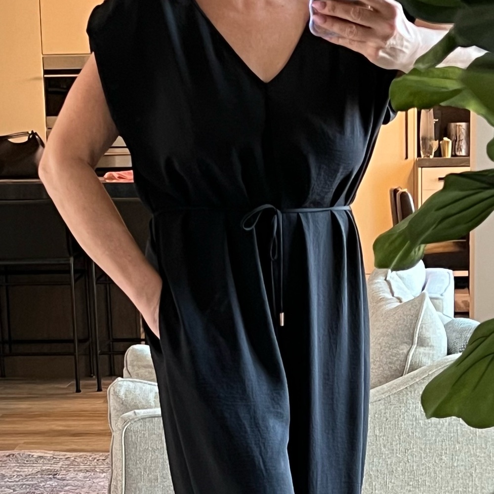 Evereve short sleeve jumpsuit. Black, size L.